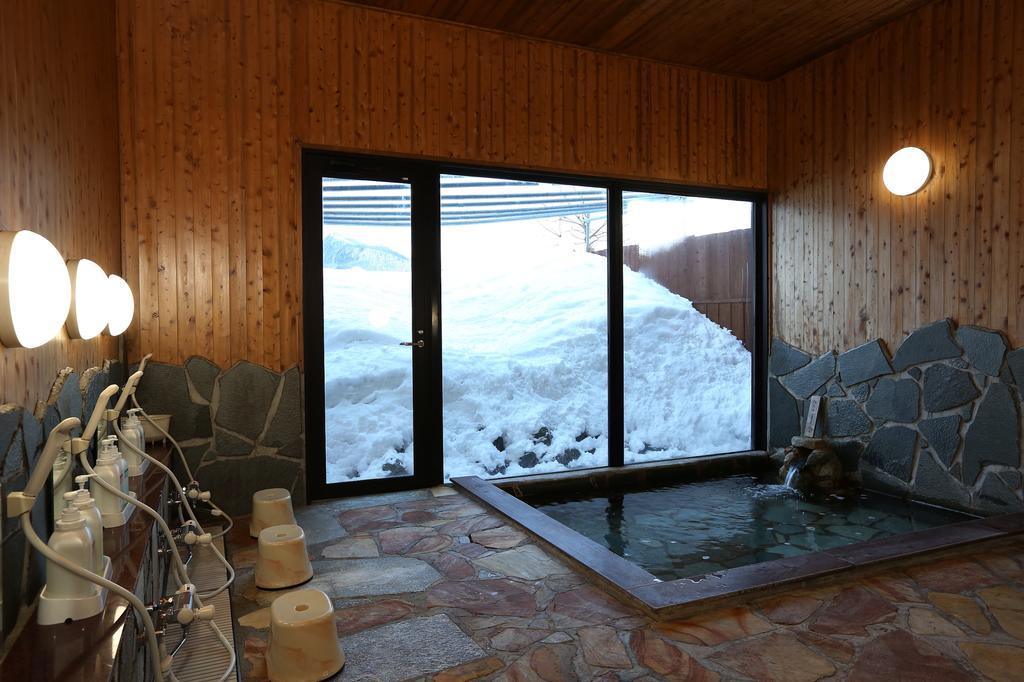 Bed and Breakfast Alpine Wind Хакуба Екстер'єр фото