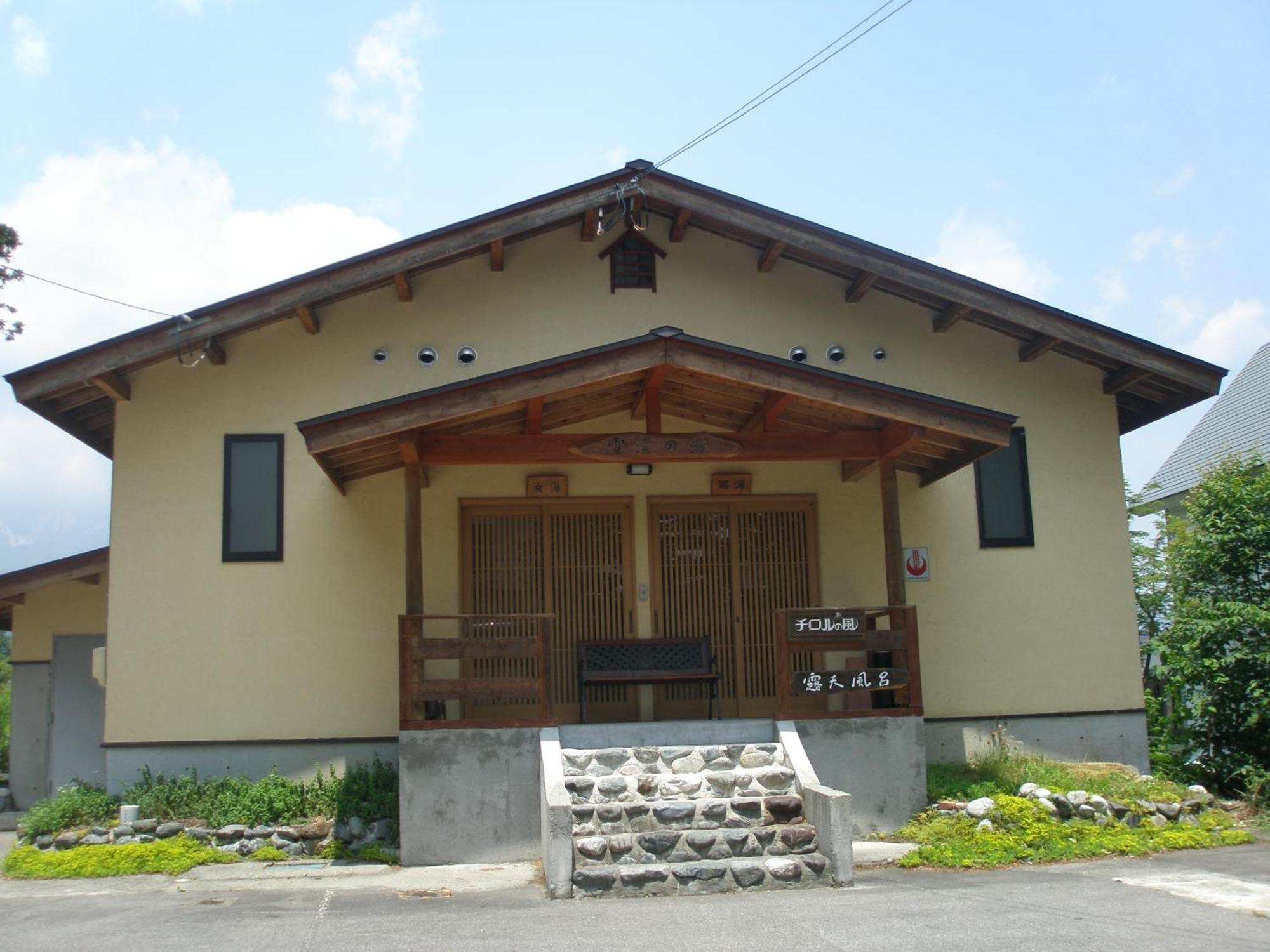 Bed and Breakfast Alpine Wind Хакуба Екстер'єр фото