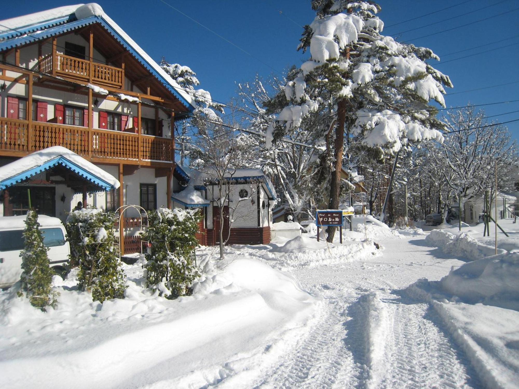 Bed and Breakfast Alpine Wind Хакуба Екстер'єр фото