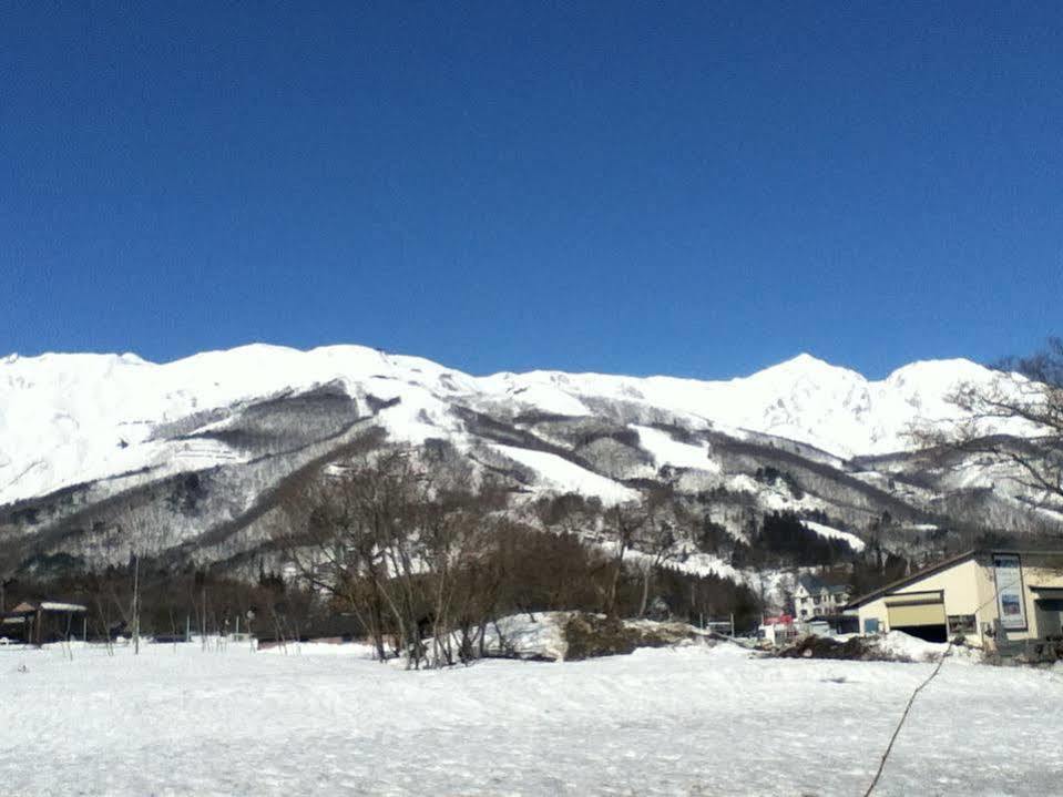 Bed and Breakfast Alpine Wind Хакуба Екстер'єр фото